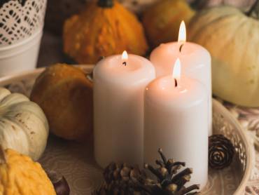 Vana Grimoire Samhain candles pumpkin