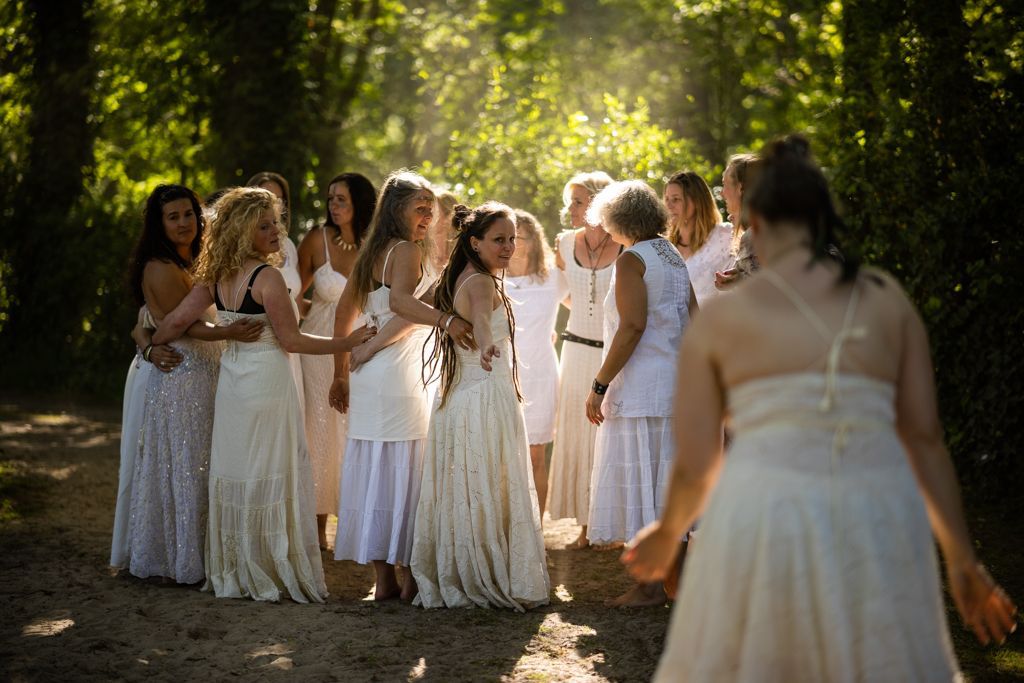 - >
  priesteressen-tempel-renske-van-der-kruk.jpeg