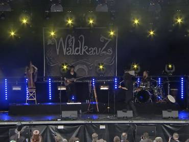 Screencap van YouTube video Waldkauz op Castlefest 2019