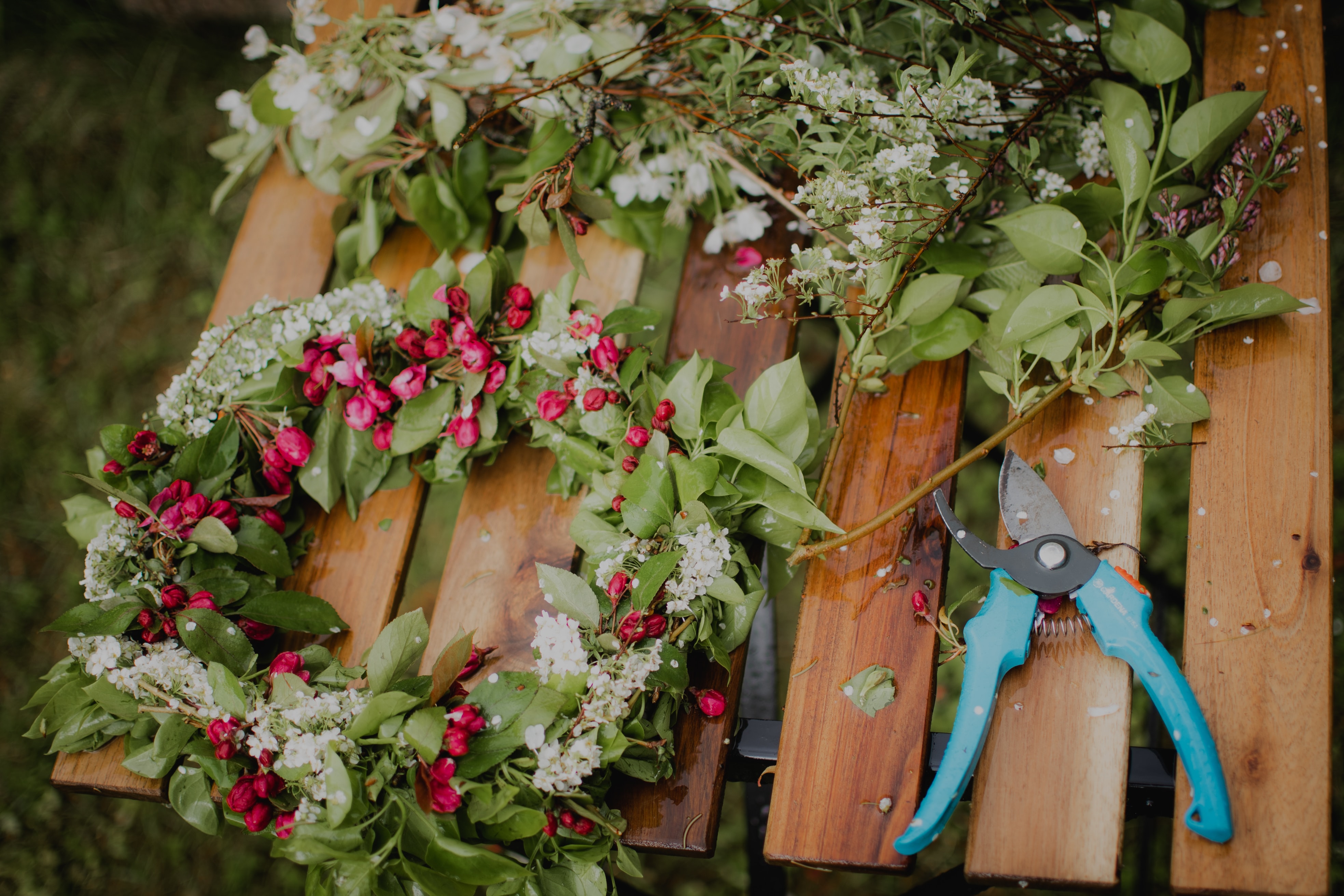 Vana Grimoire: celebrate Litha by making a flower wreath